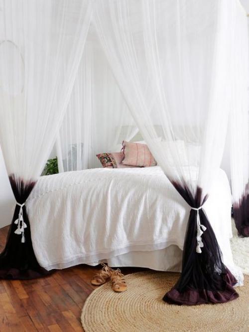 Особую атмосферу в спальне может создать балдахин. 05