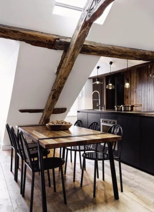 По мнению специалиста, интерьер этой квартиры можно переложить на канву любой мансарды. 03