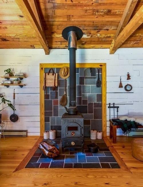 Классный дом в деревенском стиле с широким навесом - балконом под крышей и шикарным светлым интерьером внутри - просто настоящая мечта наяву! 03