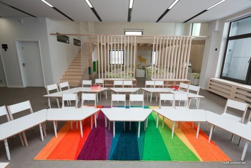 Семиметровый жираф, Горка между этажами и двухуровневые группы. 09