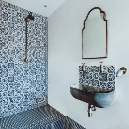 Голубой цвет в ванной комнате: 45+ примеров. 06