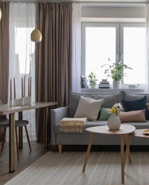 Квартира - студия, где удалось разместить зону отдыха, кухню - столовую, системы хранения для одежды. 01