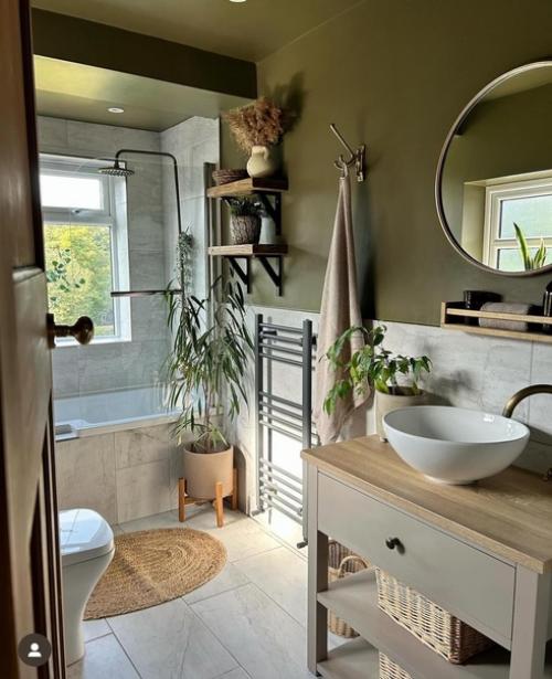 Прекрасный пример того, как с помощью краски и различного декора и растений можно преобразить любое пространство. 02