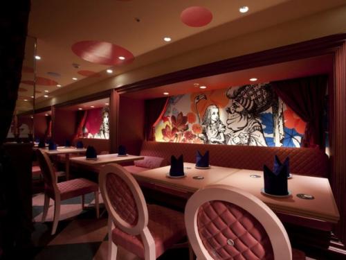 Алиса в Стране Чудес - одно из самых прославленных художественных произведений всех времен и народов? 04