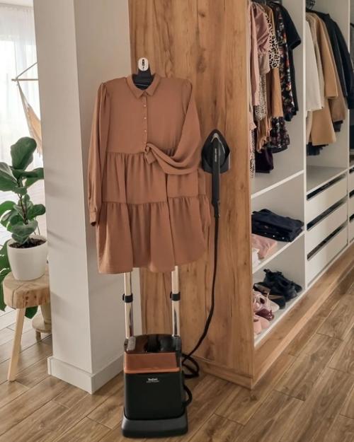 Чтобы иметь возможность добавить много дерева в интерьер, не перегружая его, дизайнеры рекомендуют придерживаться двух цветов. 07