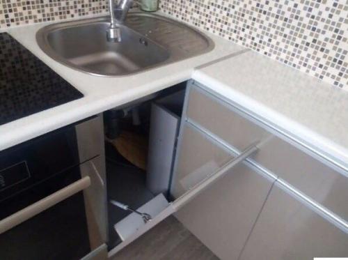 Решение для маленькой кухни необычно. 06