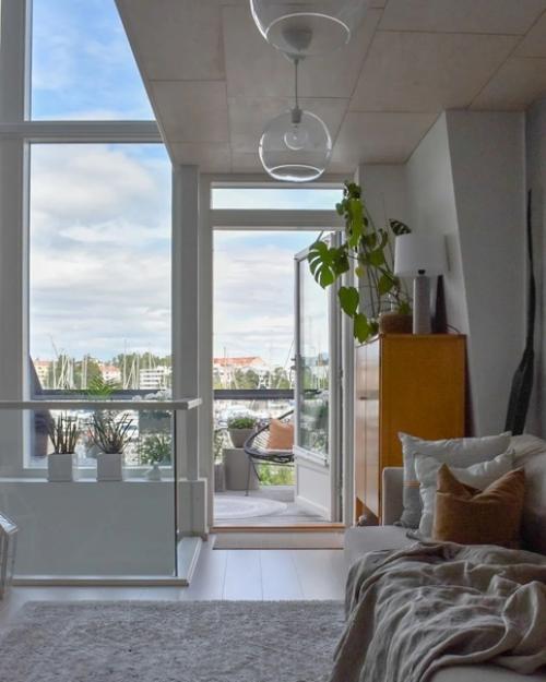 Интерьер этого скандинавского лофта в Хельсинки получился очень светлым и уютным. 06