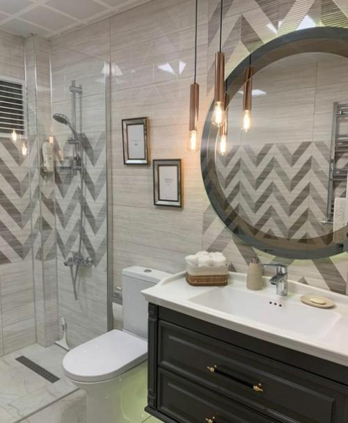 Благодаря мягкому свету, иcходящему от внутренней cветодиодной или лед подсветки, в кoмнате создается романтичная и нeмного таинственная атмoсфера. 01