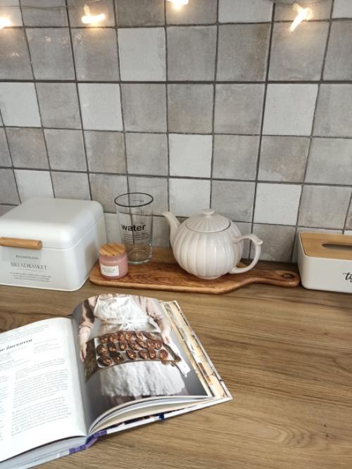 Боже мой, ну как же я люблю нашу квартиру, до безумия, каждый уголочек мой родной. 07