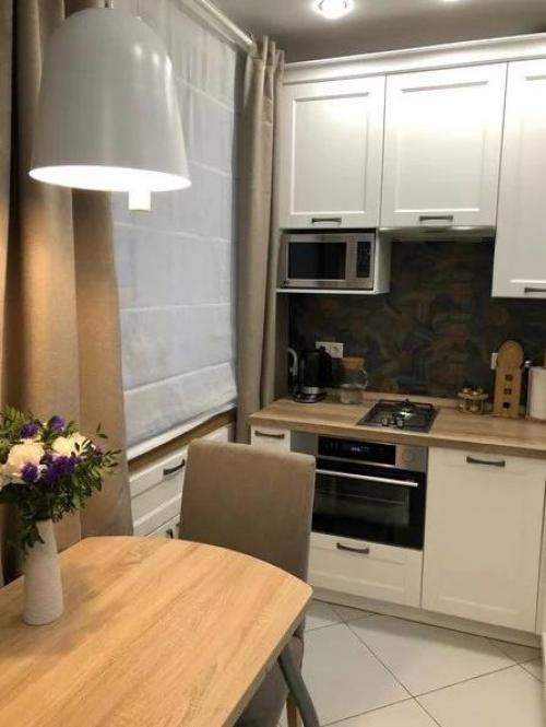 Интерьер небольшой кухни. 01