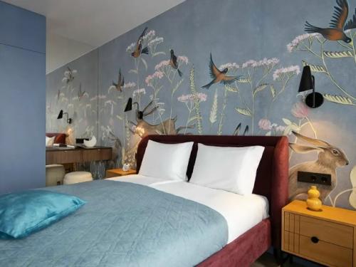 Красочный интерьер однокомнатной квартиры 45 м 2 в историческом районе Калининграда. 07