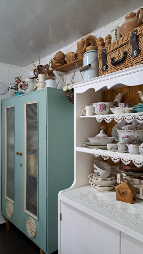 Мы с мужем живем в частном доме в небольшом городке ростовской области, и дача наша тоже в черте города. 03