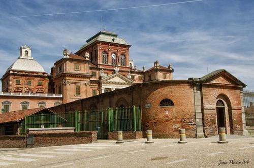 Замок раккониджи расположен в местечке раккониджи близ кунео, что неподалеку от Турина (около 30 км к югу. 02