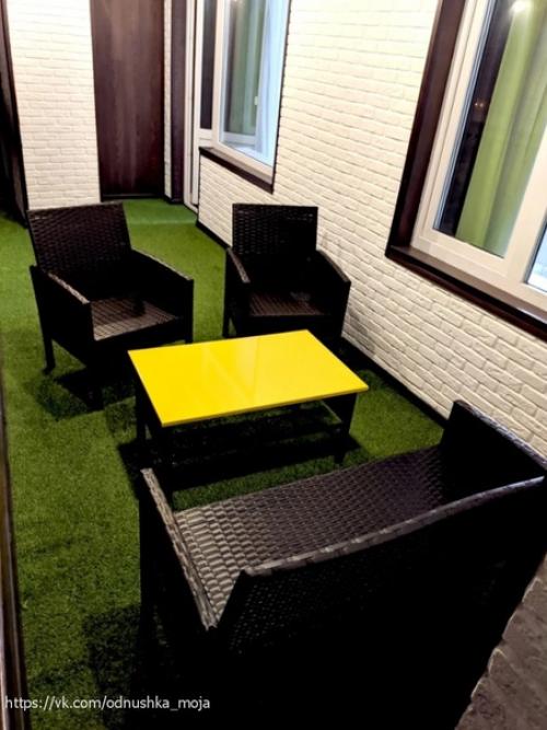 Однокомнатную квартиру в новостройке хозяева превратили в единое современное жилое пространство, разделенное на функциональные зоны. 07