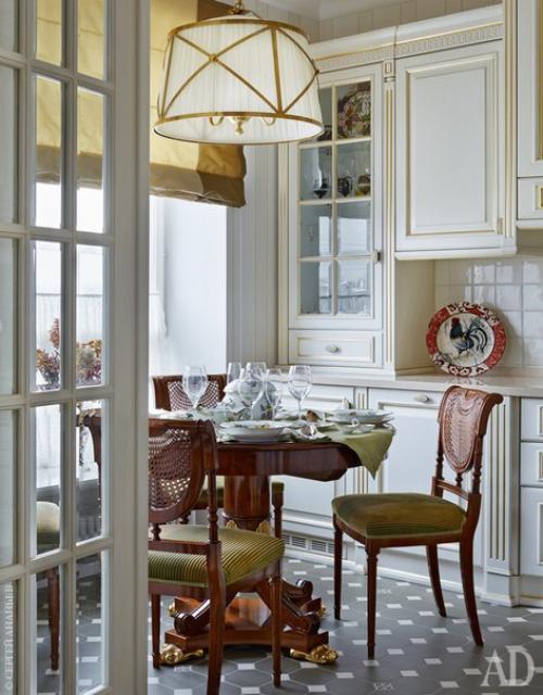 Люблю работать с цветом, уверена, что Москве он просто необходим, - считает дизайнер Дарья Харитонова. 06