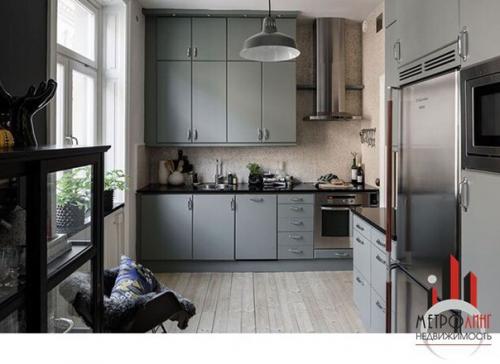 Темный интерьер с творческим декором и пантерами (S - 60 м 2). 05