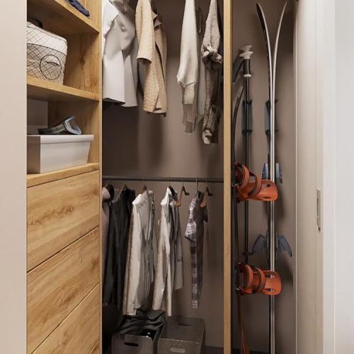 В этом проекте отделили зону прихожей и коридора от гостиной стеклянной перегородкой. 05