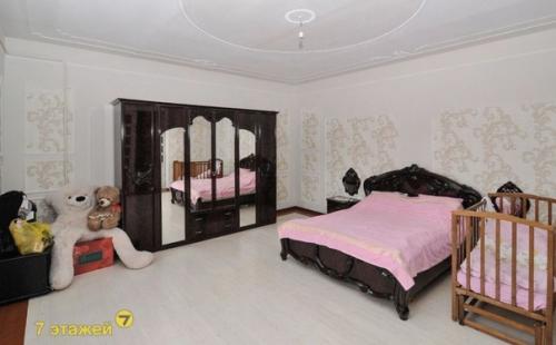 В боровлянах продается дом с неожиданным интерьером. 08