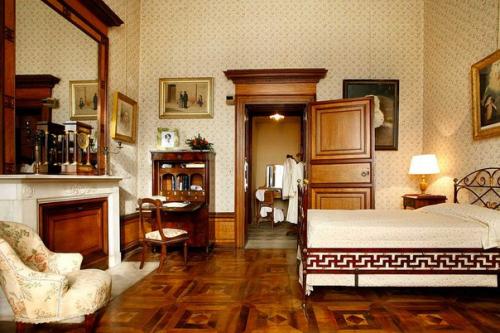 Замок раккониджи расположен в местечке раккониджи близ кунео, что неподалеку от Турина (около 30 км к югу. 06