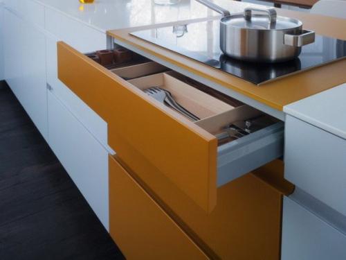 Шкафы без ручек - один из модных трендов в дизайне кухонь 2016 года. 06