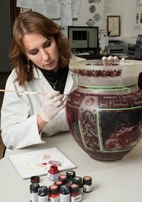 25 февраля в центре имени Грабаря будут представлены результаты реставрации и атрибуции фонаря в помпеянском стиле из музея - усадьбы Останкино. 04