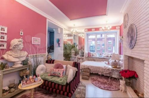 В Омске выставили на продажу необычную квартиру за 20 миллионов.
