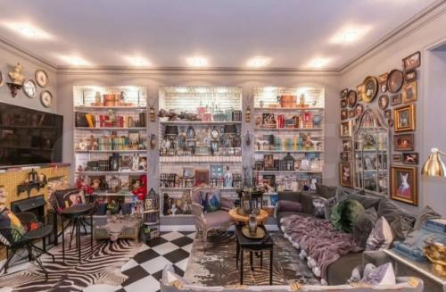 В Омске выставили на продажу необычную квартиру за 20 миллионов. 07