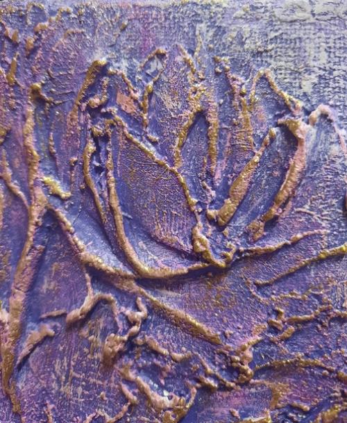 Скажите как ее зовут? 02