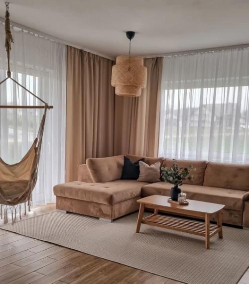 Чтобы иметь возможность добавить много дерева в интерьер, не перегружая его, дизайнеры рекомендуют придерживаться двух цветов. 01