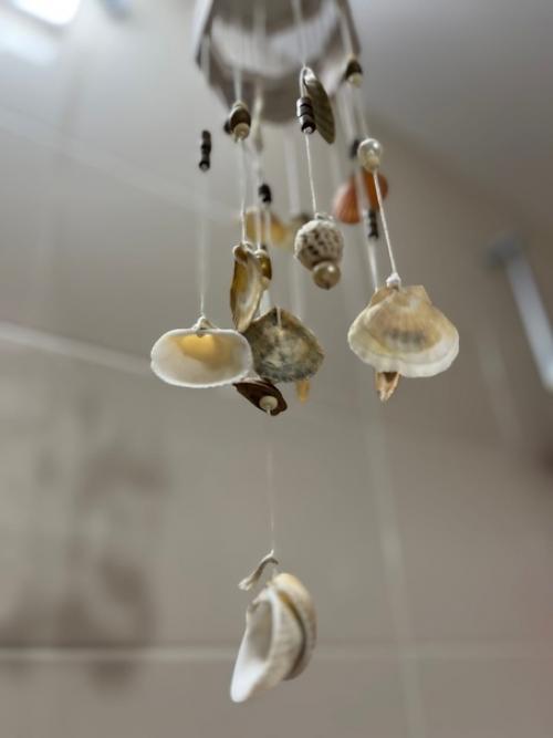 Натуральные материалы и спокойная цветовая гамма прекрасны везде, а в ванной - особенно. 01