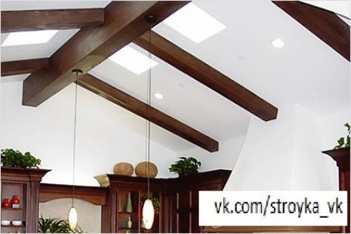 Отделка потолка деревянными балками. 03