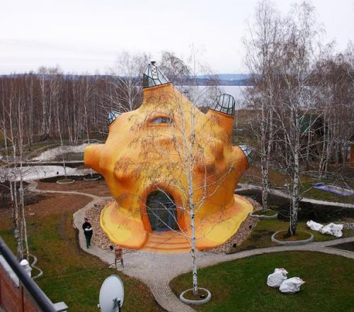 Жилой дом в виде морской ракушки.

