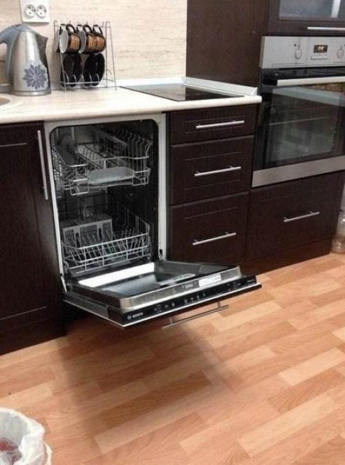 Даже самая бюджетная кухня может быть комфортной и функциональной, если продумать все до мелочей. 04