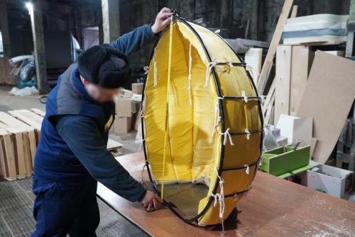 В исправительной колонии номер 2 осужденные осваивают производство подвесных кресел. 01