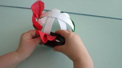 Шапочка - цветок из бумаги. 04