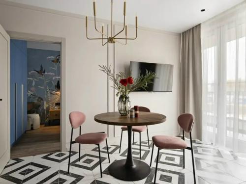 Красочный интерьер однокомнатной квартиры 45 м 2 в историческом районе Калининграда. 06