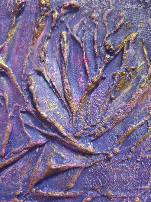 Скажите как ее зовут? 04