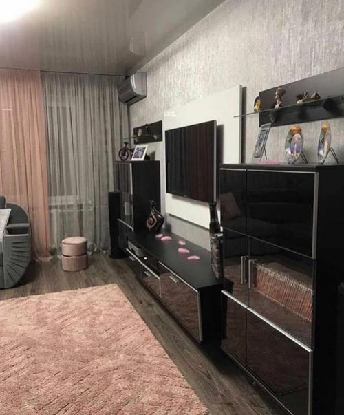 Интерьер гостиной. В интересном сочетании цветов. 04