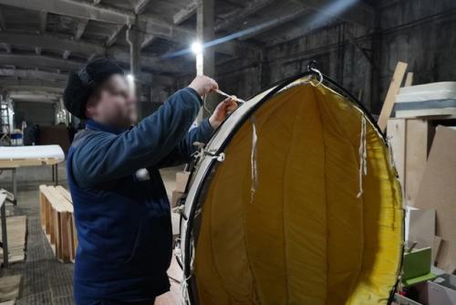 В исправительной колонии номер 2 осужденные осваивают производство подвесных кресел. 02