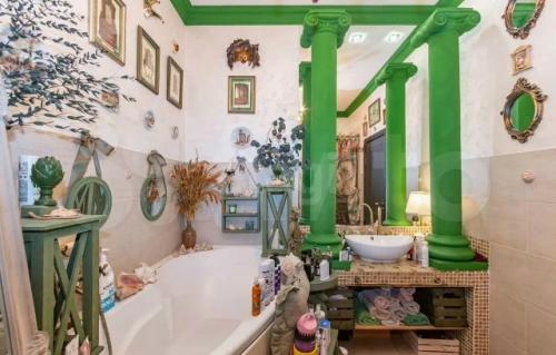 В Омске выставили на продажу необычную квартиру за 20 миллионов. 04