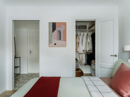 Архитектор - дизайнер Анна римс оформила интерьер небольшой квартиры в скандинавском стиле с элементами средиземноморского. 04