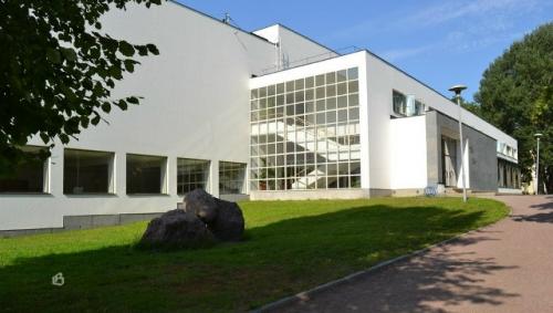 3 февраля 1898 года родился финский архитектор и дизайнер, основоположник модернизма в северной Европе Алвар аалто. 02