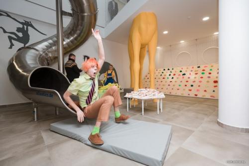 Семиметровый жираф, Горка между этажами и двухуровневые группы. 02