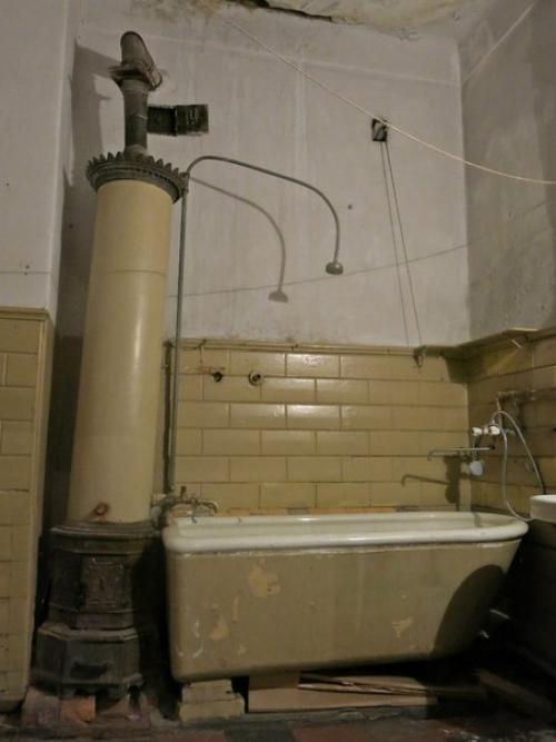 Интерьеры расселенной коммунальной квартиры доходного дома Владимира Осиповича колышко по большому пр. петроградской стороны., номер номер 22-24. 03