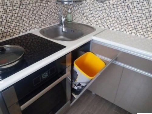 Решение для маленькой кухни необычно. 03