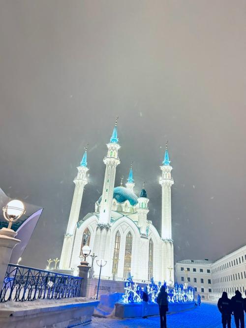 Мечеть кул - Шариф - главная соборная мечеть Татарстана, расположенная в казанском кремле.  