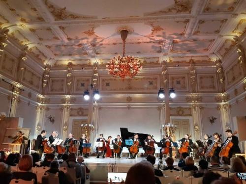 Ты утешь и полубольного! 03