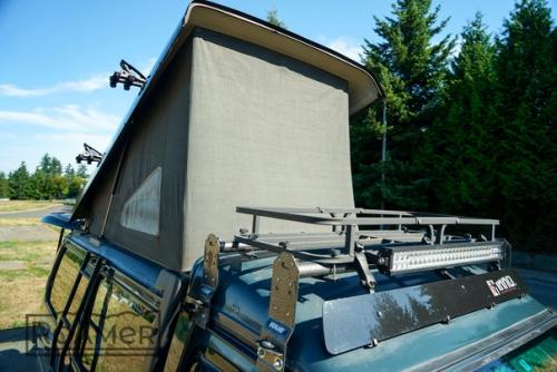 Это Toyota Hiace с длинной колесной базой 4x4 1993 года выпуска с заводским комплектом для кемперов Cruising Cabin. 07