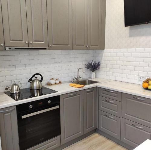 Небольшая кухня. В которой уместили всё, что нужно. 02