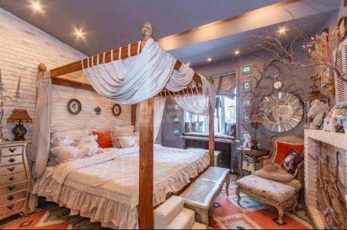 В Омске выставили на продажу необычную квартиру за 20 миллионов. 01